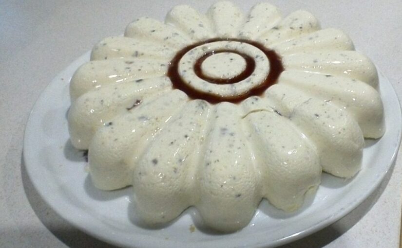 Panacotta fève tonka, insert framboise